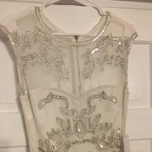 VENUS White short dress with embellishments and jewels